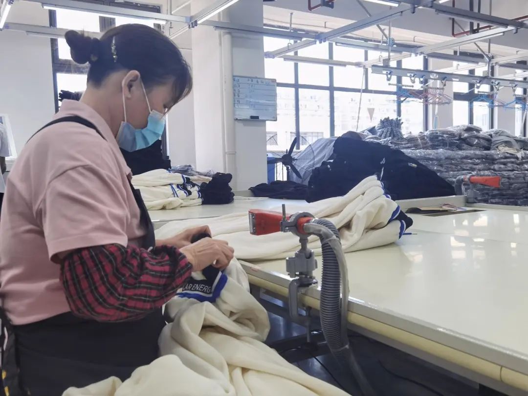 萬(wàn)億產(chǎn)業(yè)服裝工廠 數(shù)字化轉(zhuǎn)型如何重塑鞋帽零售新生態(tài)